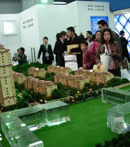 春展镜头 中国铁建·花语城现场登记超千组 房地产咨询火热升温